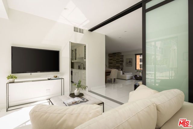 4460 Wilshire Boulevard 207, Los Angeles, CA 90010