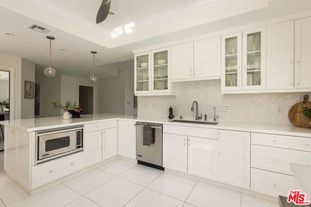 4460 Wilshire Boulevard 207, Los Angeles, CA 90010