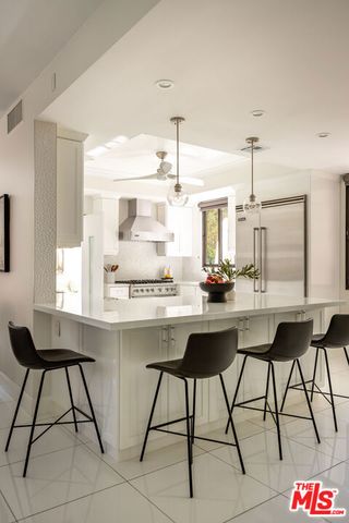 4460 Wilshire Boulevard 207, Los Angeles, CA 90010