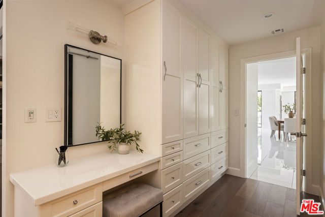 4460 Wilshire Boulevard 207, Los Angeles, CA 90010