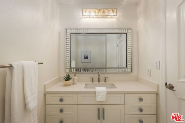 4460 Wilshire Boulevard 207, Los Angeles, CA 90010