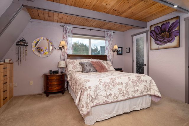 1100 W Rolling Hills Drive, Eagle Point, OR 97524