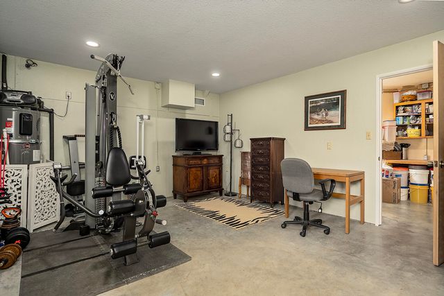 1100 W Rolling Hills Drive, Eagle Point, OR 97524