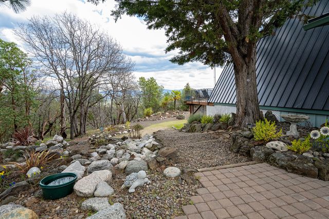1100 W Rolling Hills Drive, Eagle Point, OR 97524