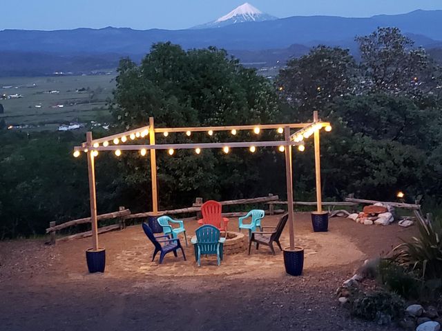 1100 W Rolling Hills Drive, Eagle Point, OR 97524