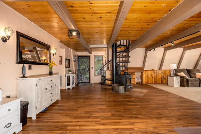 1100 W Rolling Hills Drive, Eagle Point, OR 97524