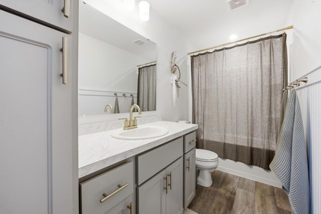 6684 Toronto Drive S, Fargo, ND 58104