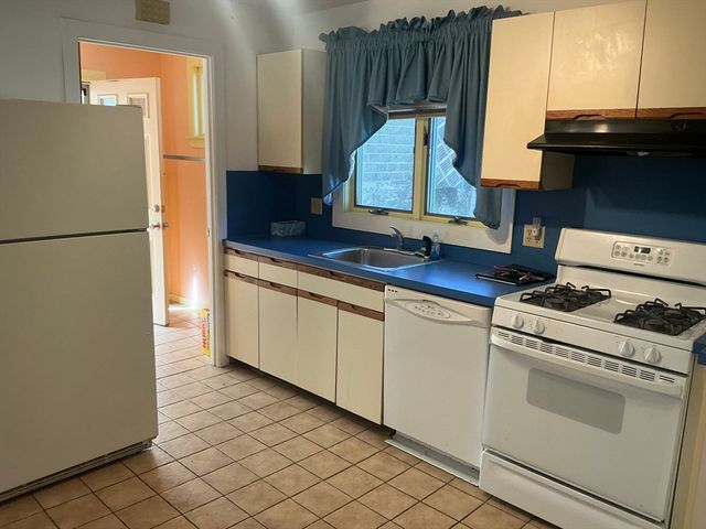 95 Newburg St, Boston, MA 02131
