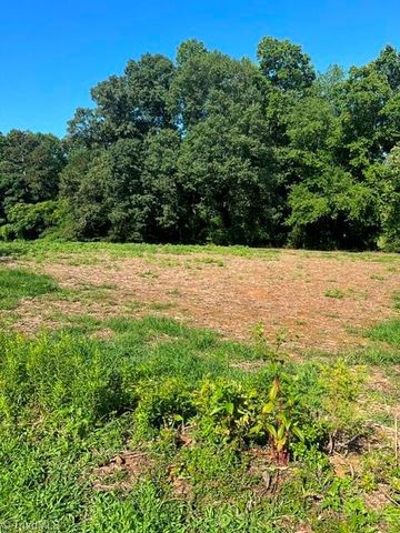 1038 Willard Drive, Yadkinville, NC 27055