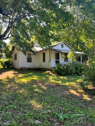 1038 Willard Drive, Yadkinville, NC 27055