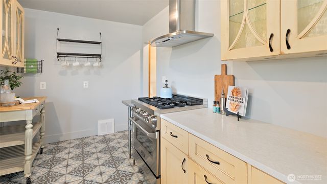 3211 Porter Street, Bremerton, WA 98312