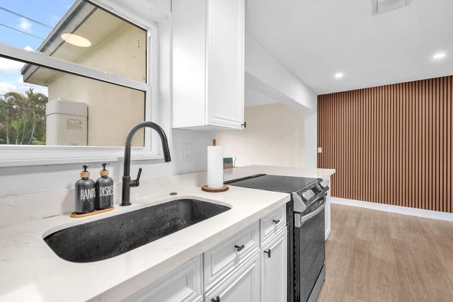 731 W Ilex Drive, West Palm Beach, FL 33403