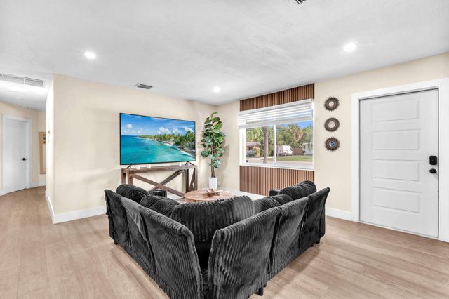 731 W Ilex Drive, West Palm Beach, FL 33403