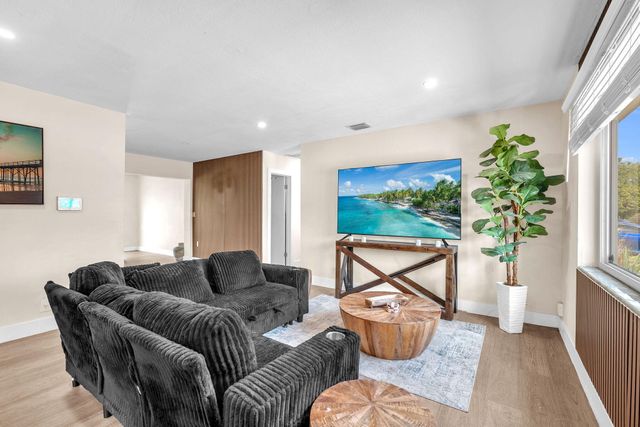 731 W Ilex Drive, West Palm Beach, FL 33403