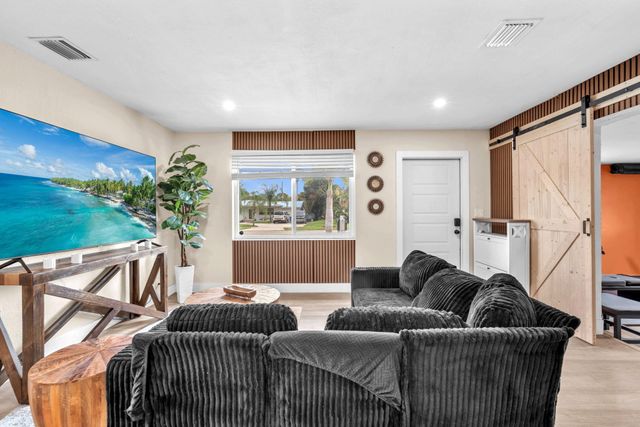 731 W Ilex Drive, West Palm Beach, FL 33403