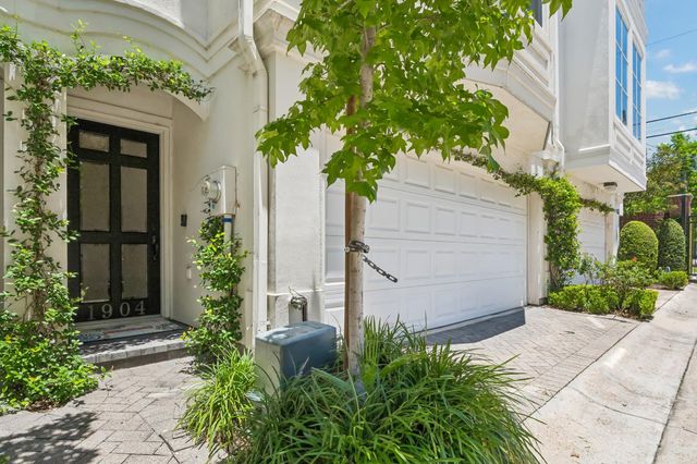 1904 Greenwich Place Drive, Houston, TX 77019