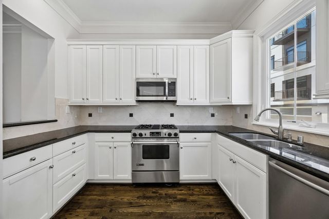 1904 Greenwich Place Drive, Houston, TX 77019