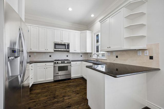 1904 Greenwich Place Drive, Houston, TX 77019