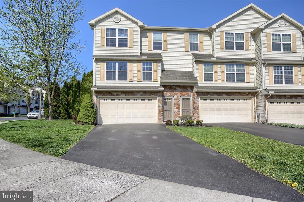 154 MAPLETON BLVD, Harrisburg, PA 17112