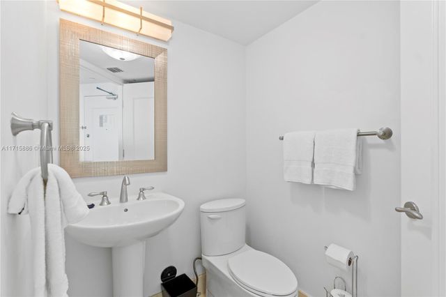 4401 Collins Ave 2104, Miami Beach, FL 33140