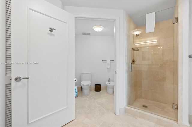 4401 Collins Ave 2104, Miami Beach, FL 33140