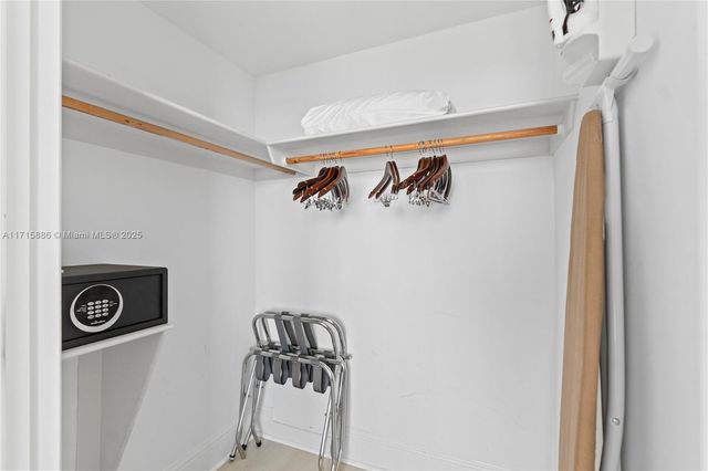 4401 Collins Ave 2104, Miami Beach, FL 33140