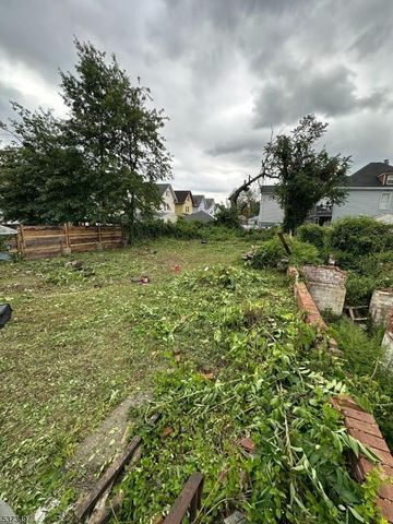 592 11Th Ave, Paterson City, NJ 07514