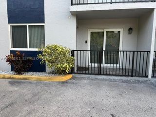 8009 W 6th Ave B, Hialeah, FL 33014