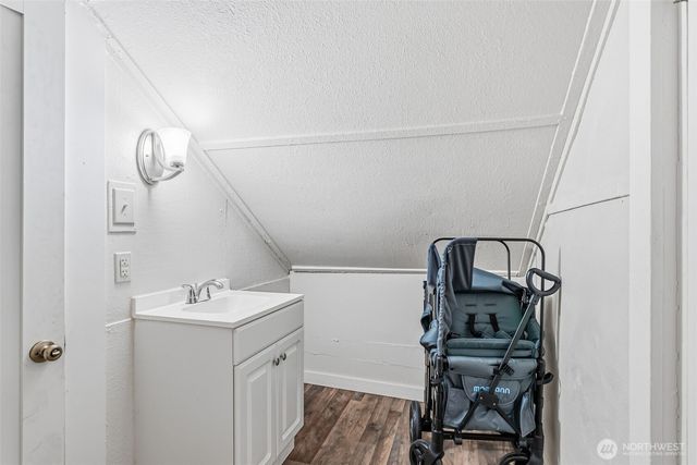 228 Holcomb Spur Road, Kelso, WA 98626