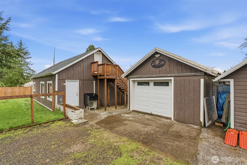228 Holcomb Spur Road, Kelso, WA 98626