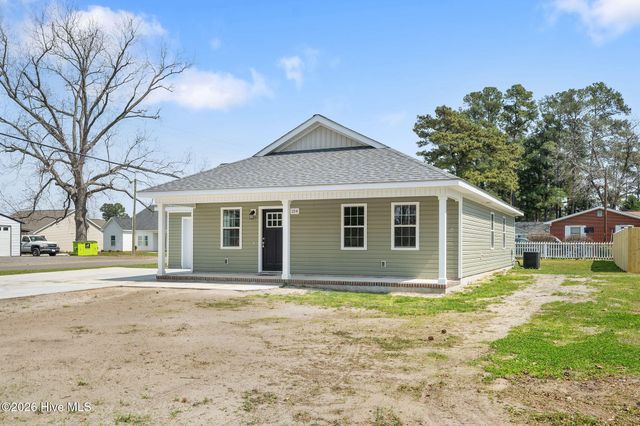 214 N Walnut Street, Rose Hill, NC 28458
