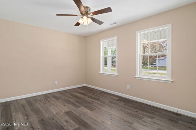 214 N Walnut Street, Rose Hill, NC 28458