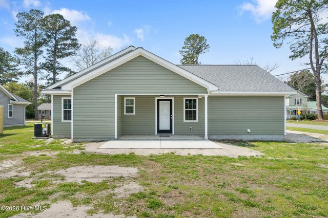 214 N Walnut Street, Rose Hill, NC 28458