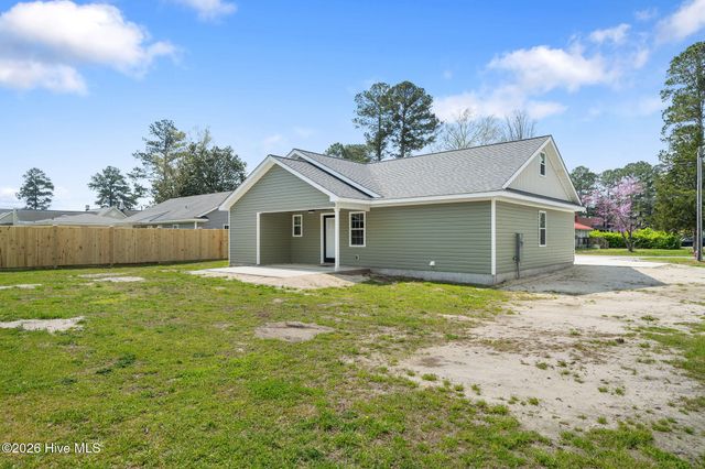 214 N Walnut Street, Rose Hill, NC 28458