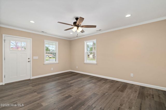 214 N Walnut Street, Rose Hill, NC 28458