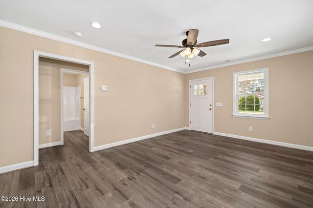 214 N Walnut Street, Rose Hill, NC 28458