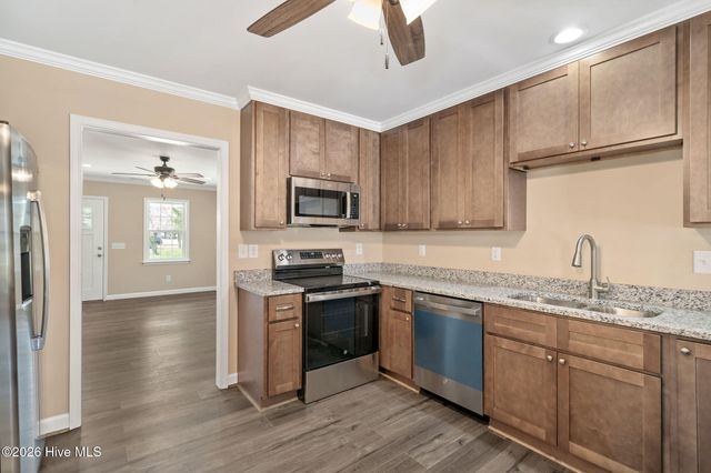 214 N Walnut Street, Rose Hill, NC 28458