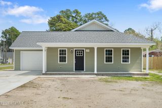 214 N Walnut Street, Rose Hill, NC 28458