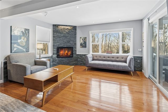 10 Blue Mist Drive, Lincoln, RI 02838