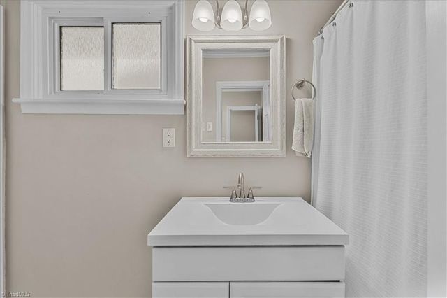 806 King George Drive, Greensboro, NC 27410