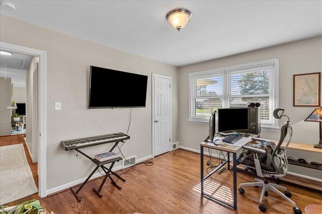 806 King George Drive, Greensboro, NC 27410