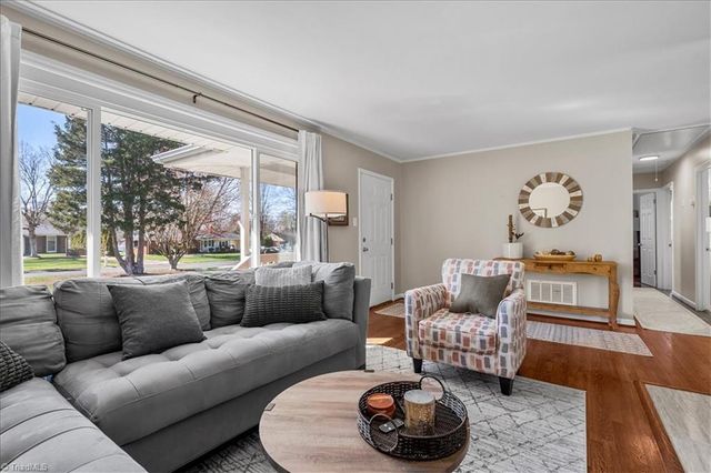 806 King George Drive, Greensboro, NC 27410