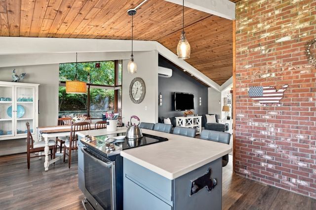 32 Eagle Hill Dr, Plymouth, MA 02360