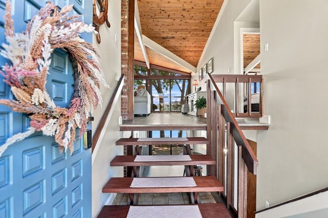 32 Eagle Hill Dr, Plymouth, MA 02360