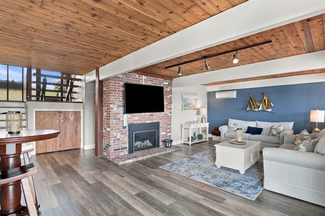 32 Eagle Hill Dr, Plymouth, MA 02360