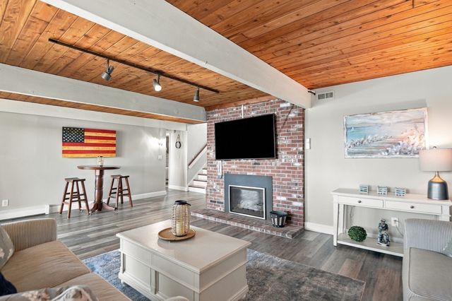 32 Eagle Hill Dr, Plymouth, MA 02360