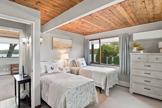 32 Eagle Hill Dr, Plymouth, MA 02360