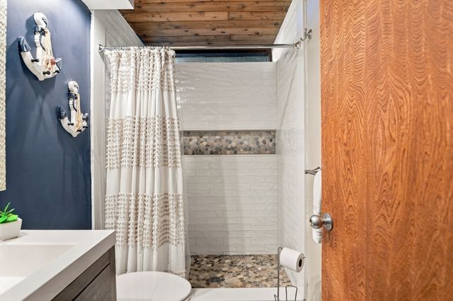 32 Eagle Hill Dr, Plymouth, MA 02360