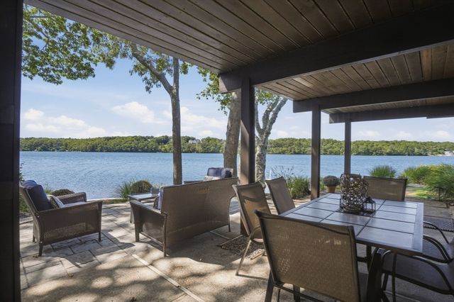 32 Eagle Hill Dr, Plymouth, MA 02360