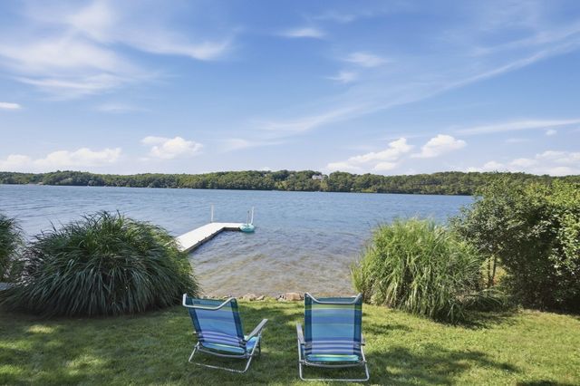 32 Eagle Hill Dr, Plymouth, MA 02360